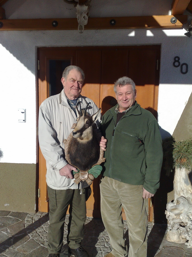 Zoom-In Bär und Toni mit Gams