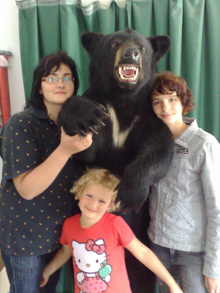 Meine Frau Margit, Hannah und Sophia mit Bär